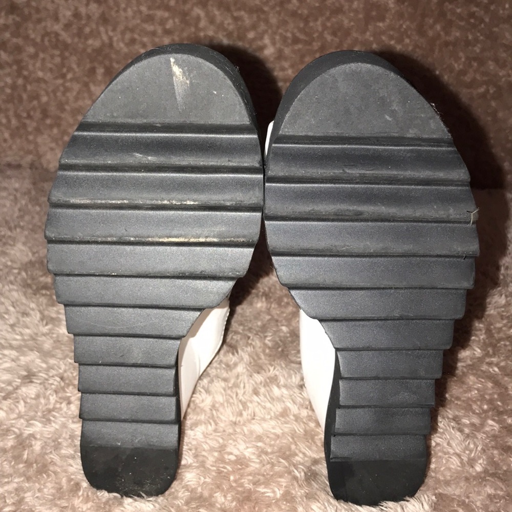 Heels - Picture 4 of 4